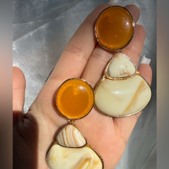 New! Collection Zara Gold and Cream Statement Earrings - Picture 4 of 10